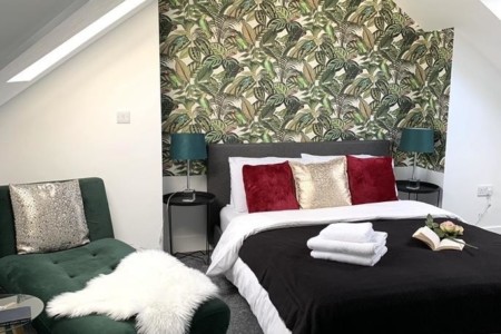 Brand New Oxford Apartment Queen Beds | Dawton Properties